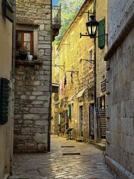 Backstreets and Alleyways - Photography ONLY